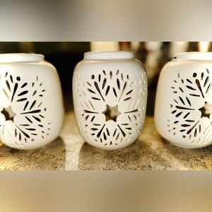 Ceramic Snowflake Candle Decor (Set of 3)…